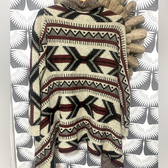 Aztec style sweater - Picture 4 of 7
